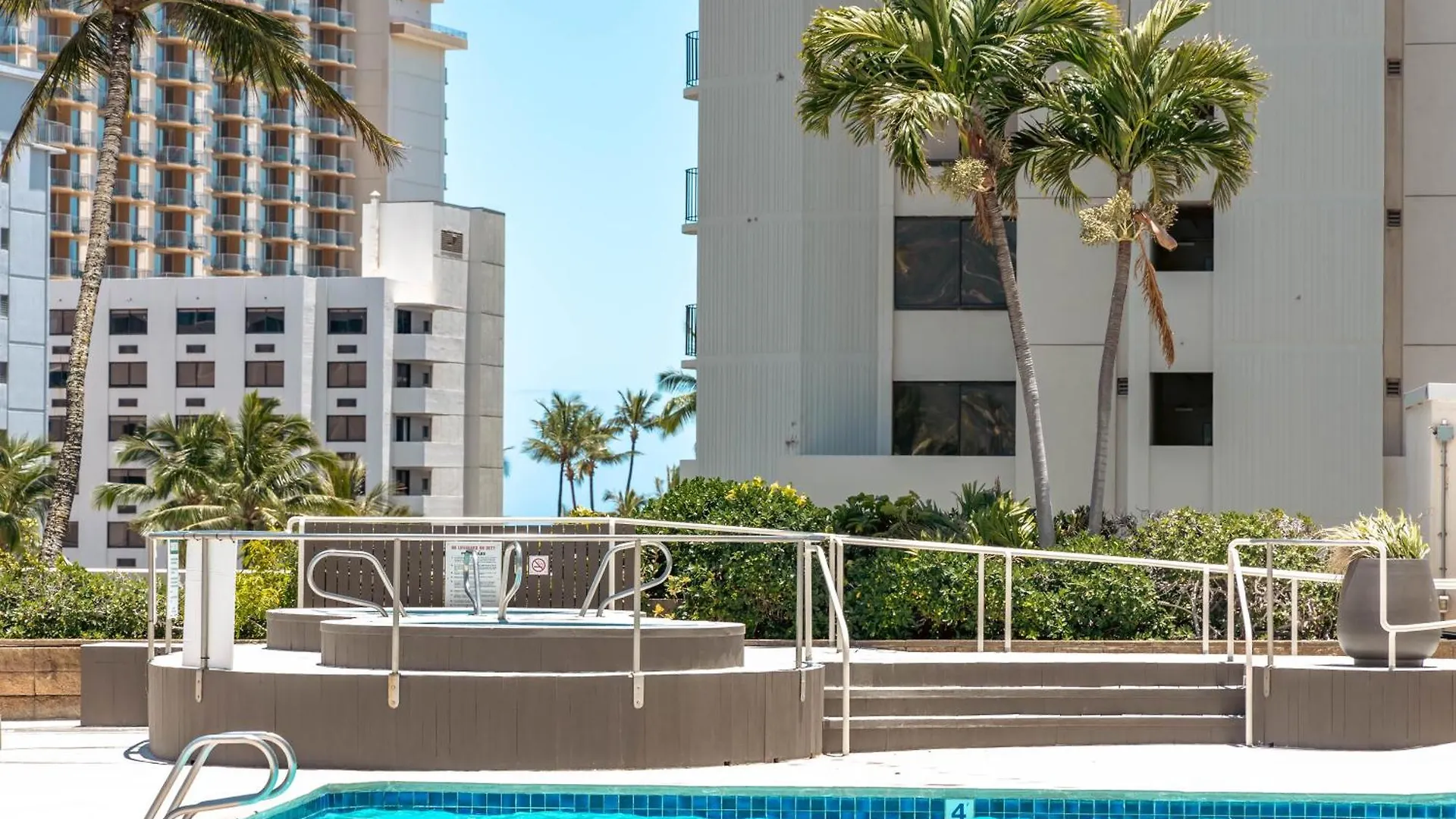 Stunning Ocean View 1Br Condo - Free Parking! 호놀룰루